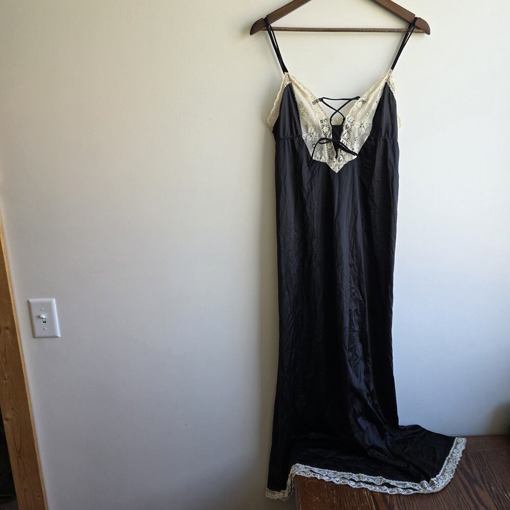 VTG 70s Vasserette Full Slip Dress 34 Black Lace USA Dark Coquette Romantic Vamp